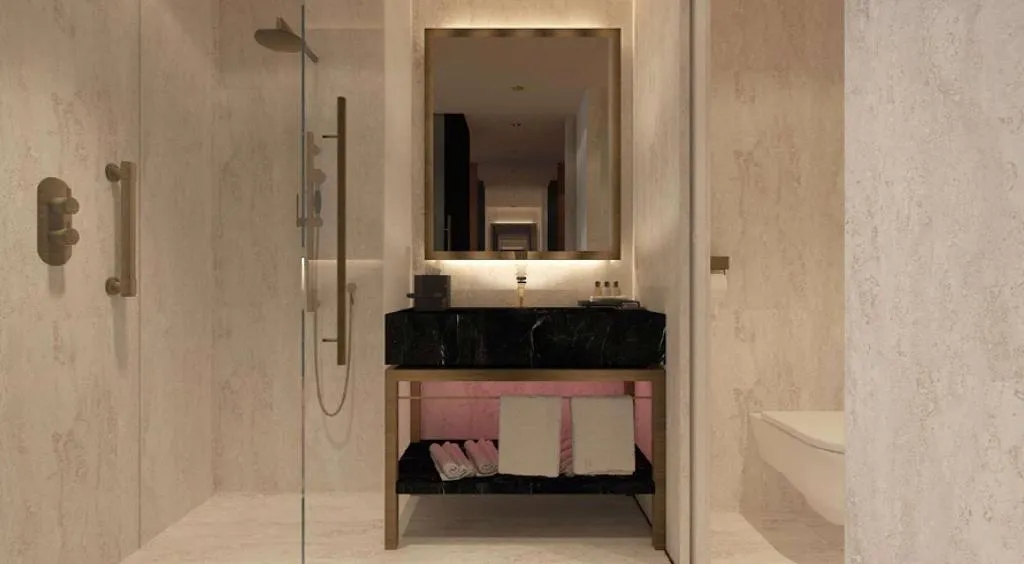 DOUBLE EXECUTIVE KING BED Room, Hilton Rome Eur La Lama, Rome