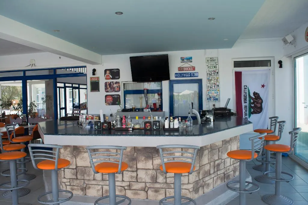 Bar, Bouradanis, Kos
