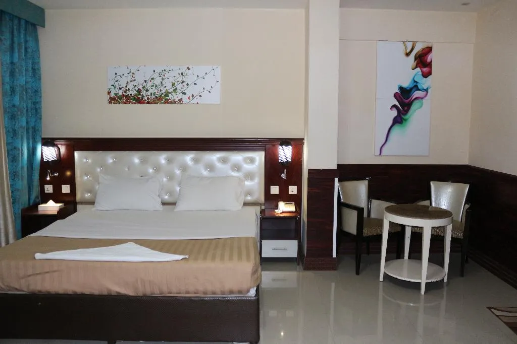 FAMILY ROOM CAPACITY 4 Room, Mariana Hotel, Dubai