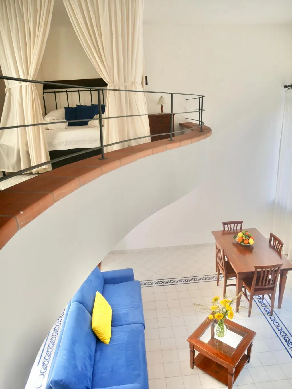APARTMENT CAPACITY 2 Room, Antico Palazzo Scala, Naples
