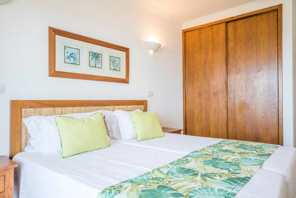 APARTMENT PREMIUM OCEAN FRONT Room, Clube Porto Mós, Algarve