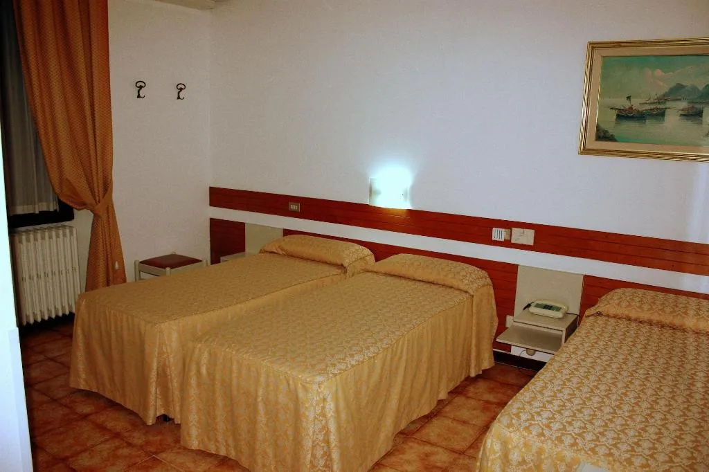 Room, Piccolo Hotel, Milan