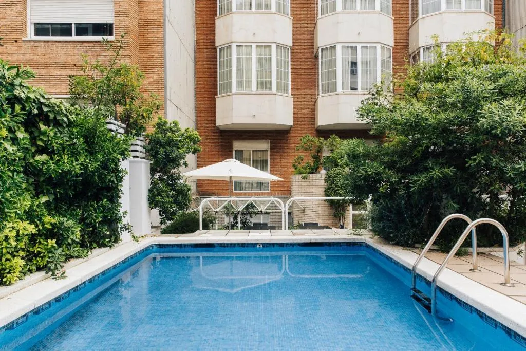 Pool, Gran Derby Suites, Barcelona