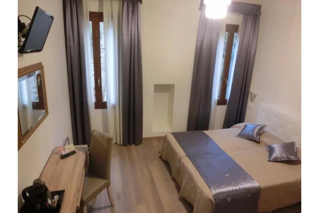 Room, Ca Lucrezia, Venice