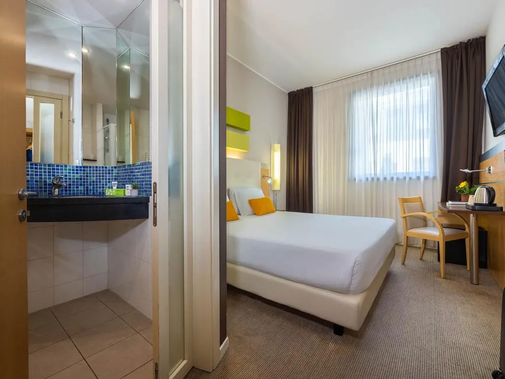 DOUBLE SUPERIOR Room, iH Hotels Milano Gioia, Milan