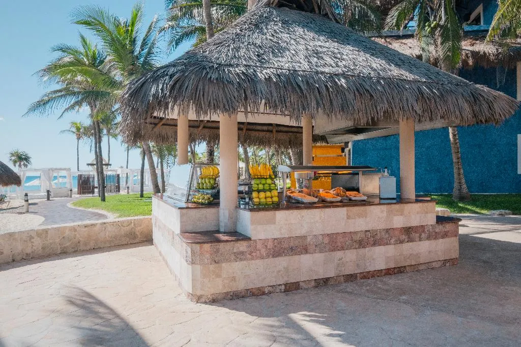 Bar, Iberostar Waves Quetzal All Inclusive, Cancun Area