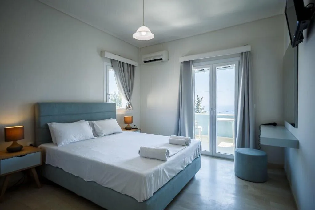 Room, Blue Horizon Studios, Zante