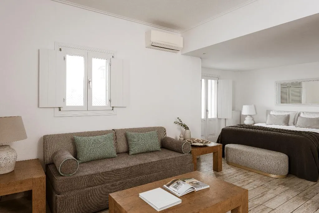 STUDIO WITH PRIVATE POOL Room, Aqua Luxury Suites, Santorini