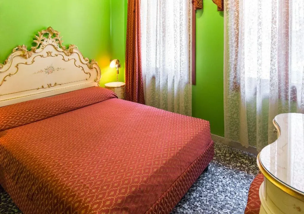 Room, Ca' Bella, Venice