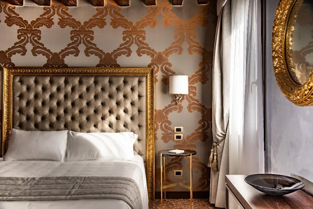 JUNIOR SUITE CANAL VIEW Room, Palazzo San Lorenzo, Venice