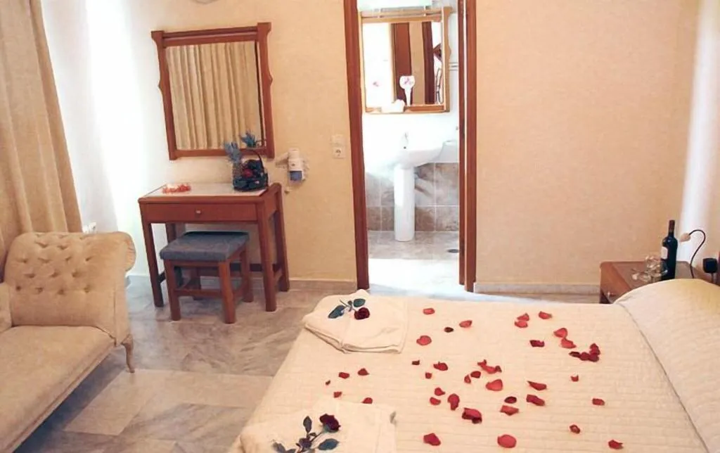Room, Futura, Crete