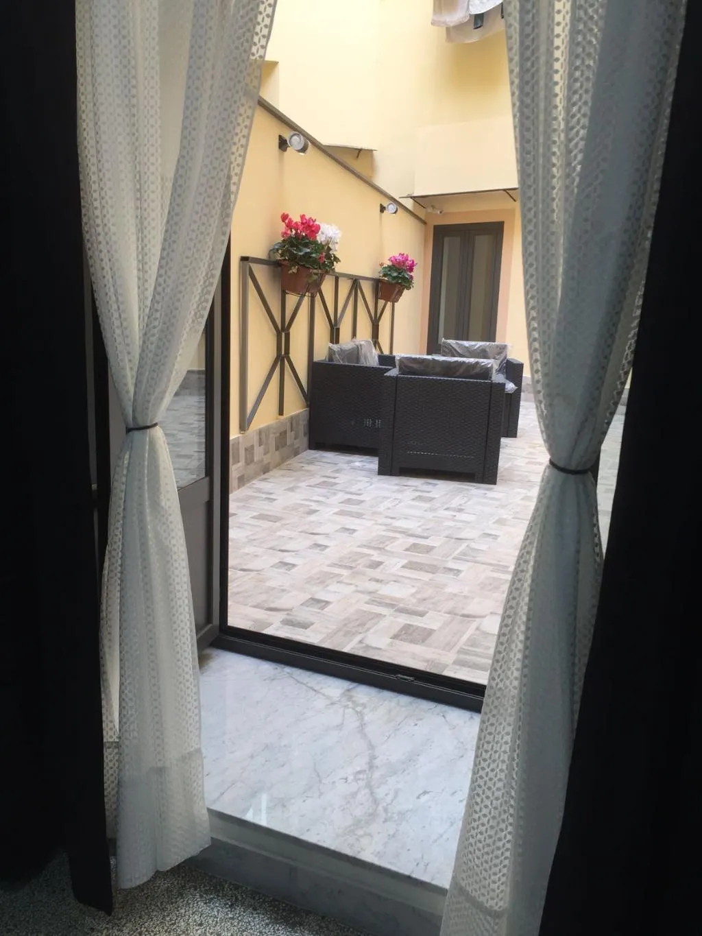 Terrace, MB95 - Mezzocannone Luxurious Bed&Breakfast, Naples