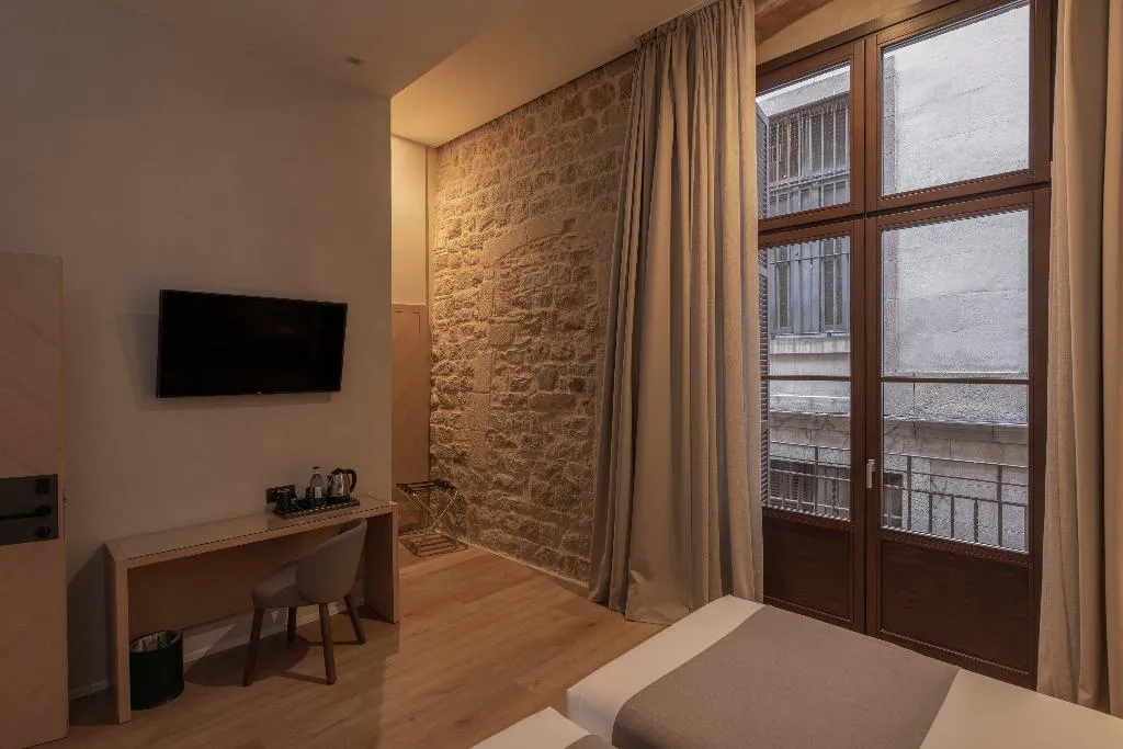 DOUBLE DELUXE SUPERIOR Room, Gran Hotel Barcino 4*S, Barcelona