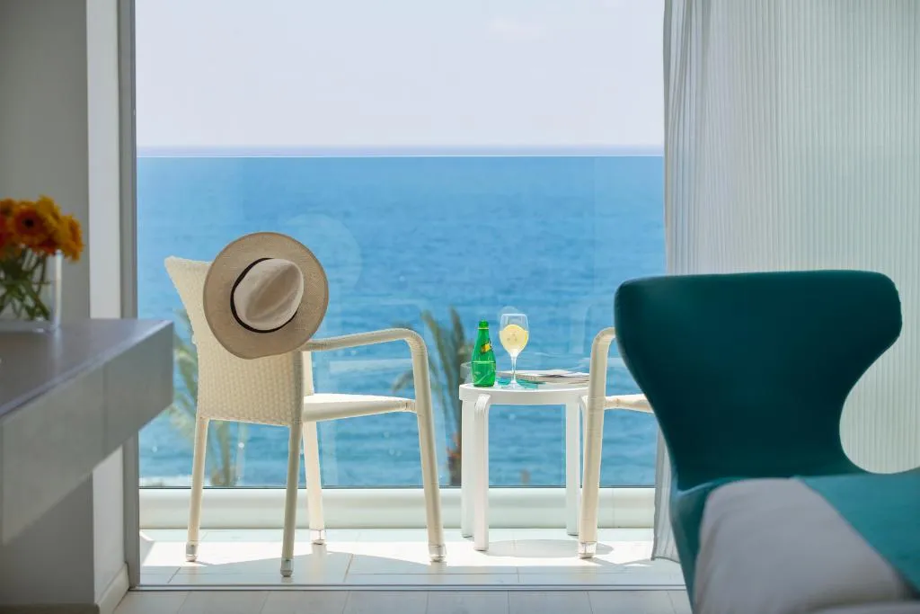 SUITE SEA FRONT Room, King Evelthon Beach Hotel & Resort, Cyprus