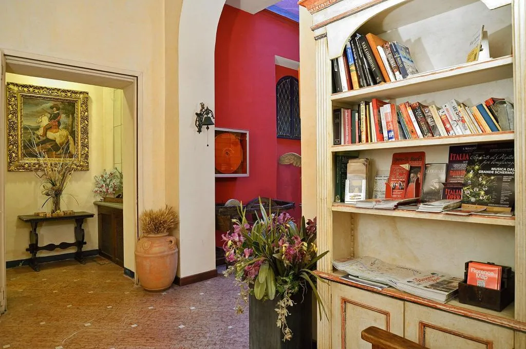Lobby, Porta Faenza, Florence