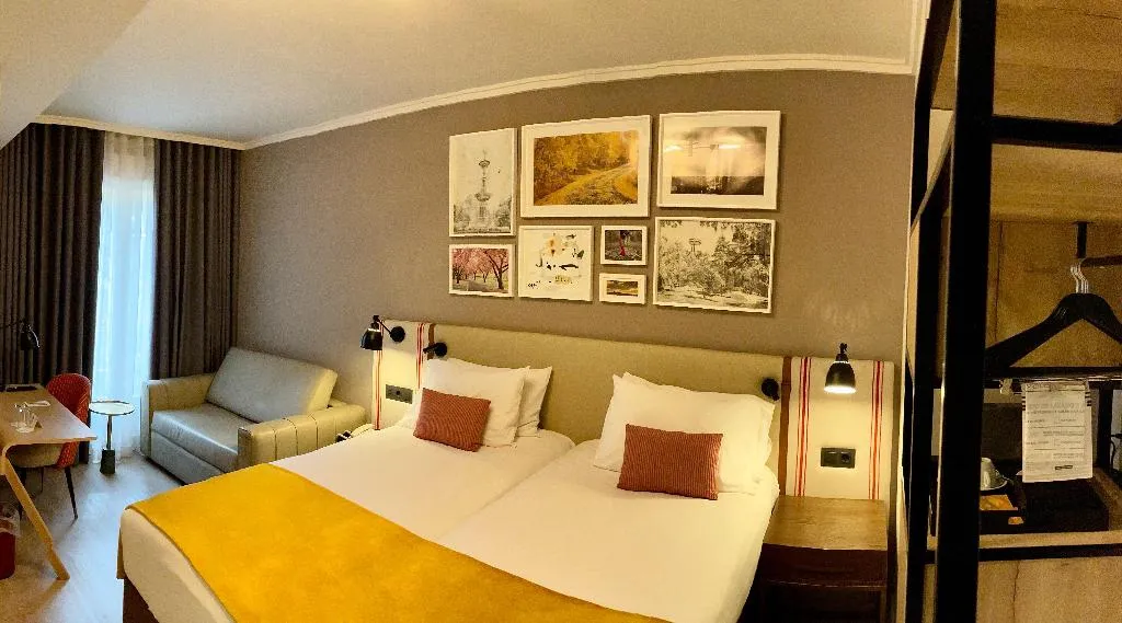 TWIN PREMIUM Room, Hotel Indigo Madrid - Princesa, Madrid