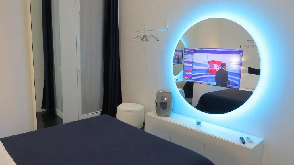 Room, Skyhouse Chiatamone, Naples
