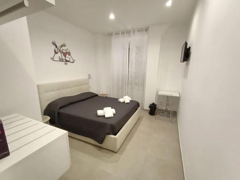 Room, Happy Home 2C, Naples