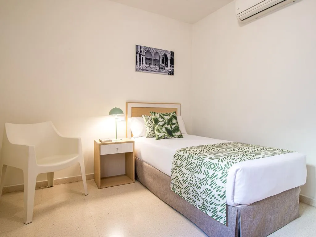 APARTMENT CAPACITY 5 TWO BEDROOMS Room, Pierre & Vacances Sevilla, Seville