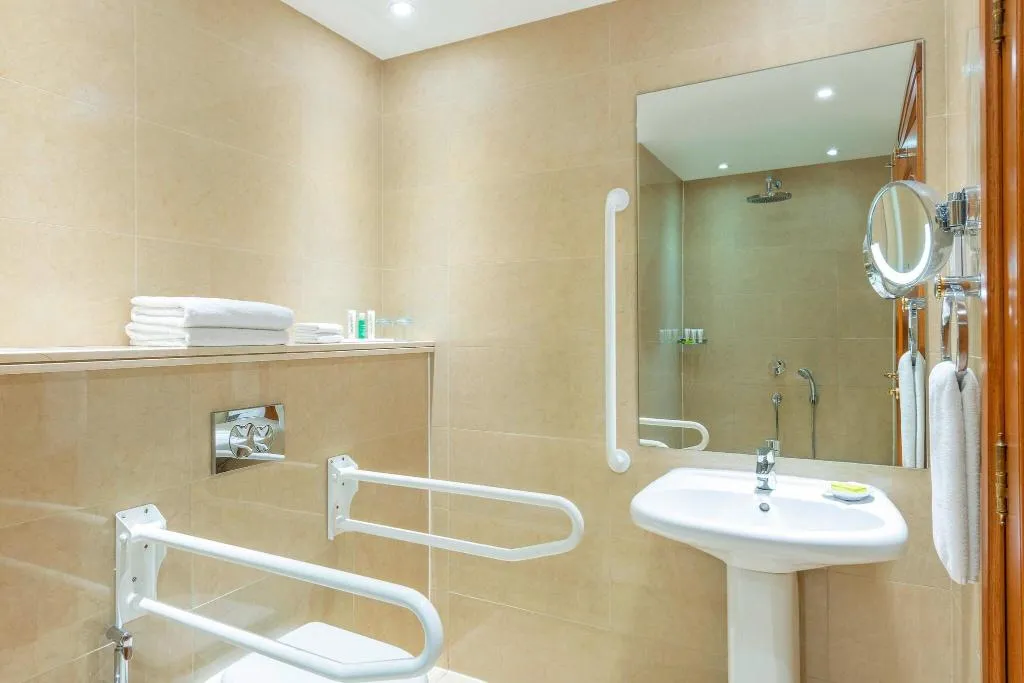 DOUBLE DELUXE KING BED Room, Majestic Cove Hotel, Dubai