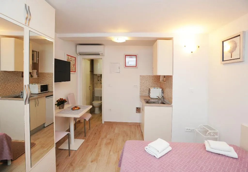 STUDIO WITH TERRACE Room, Nika Family Apartments, Dubrovnik