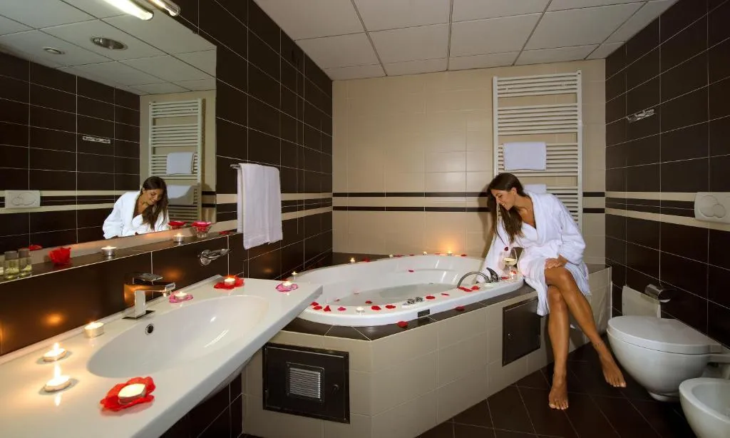 JUNIOR SUITE WITH JACUZZI Room, D120, Milan