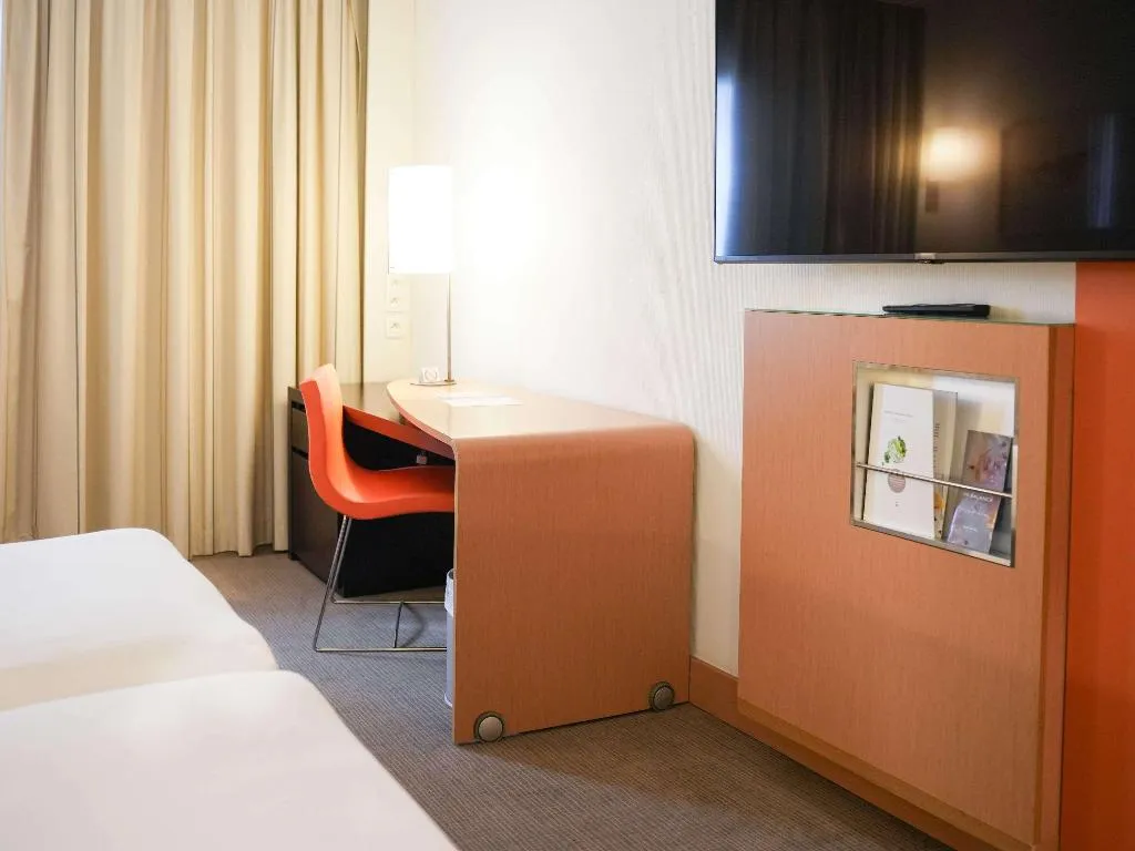 DOUBLE SUPERIOR Room, Novotel Tunis, Tunisia