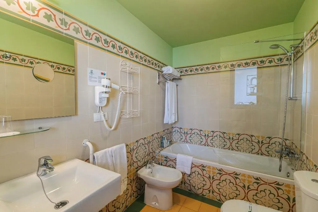 Room, El Rey Moro, Seville