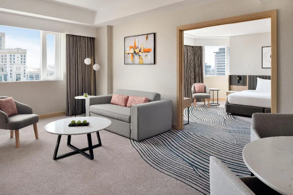 SUITE KING SIZE BED Room, Crowne Plaza Jumeirah, Dubai