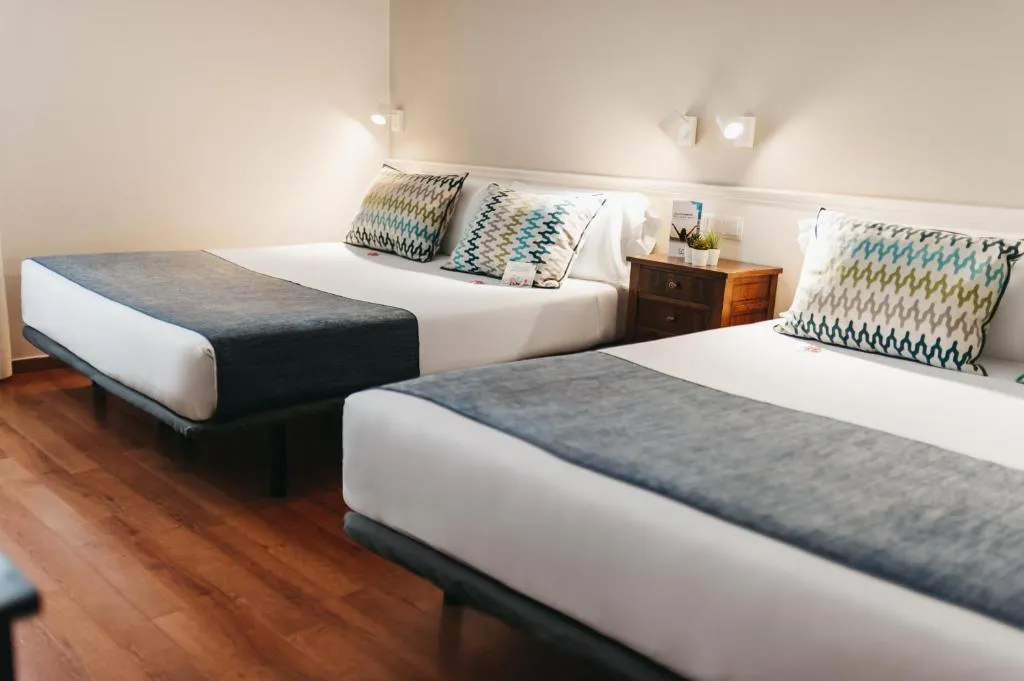 QUADRUPLE STANDARD Room, Oriente Atiram Hotel, Barcelona