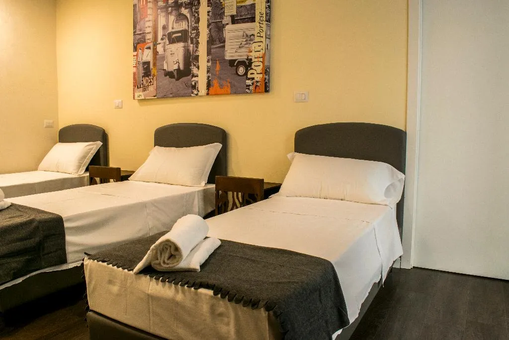 TRIPLE STANDARD Room, Hostel Trastevere 1, Rome