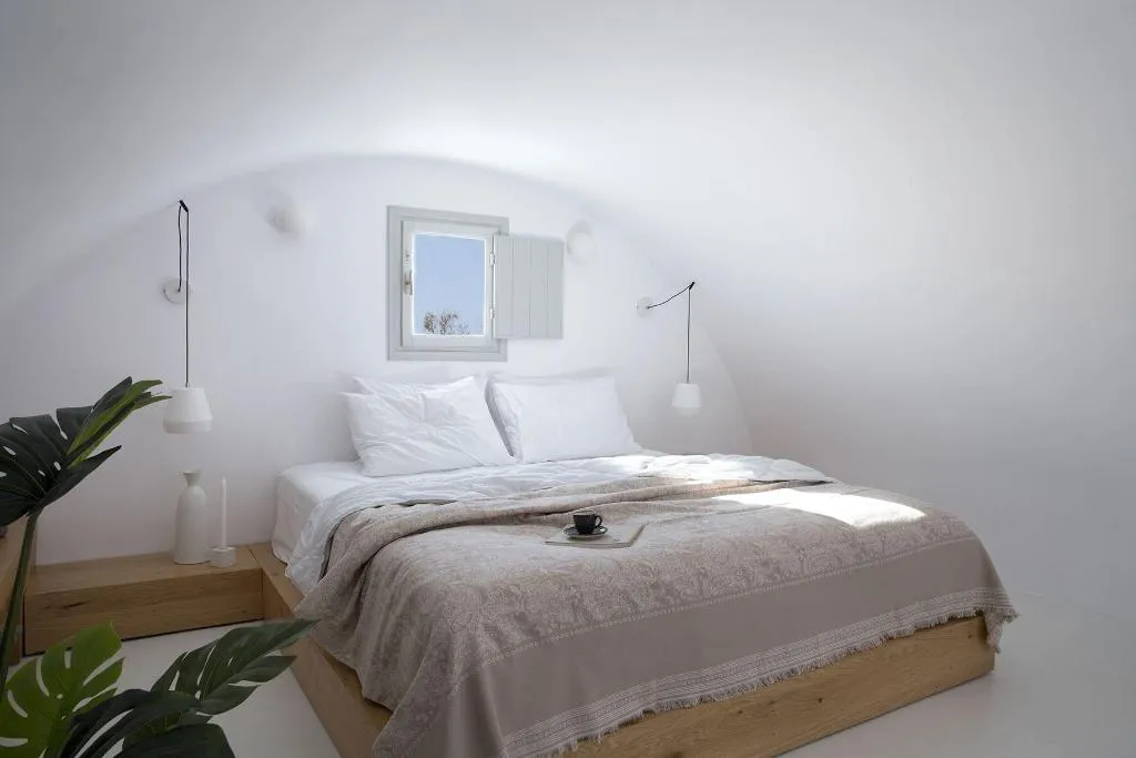 Room, June Twenty Suites, Santorini