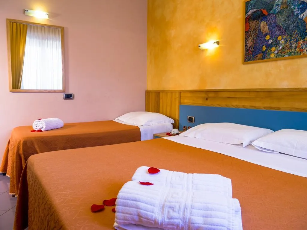 TRIPLE STANDARD Room, Hotel Diana Pompei, Naples