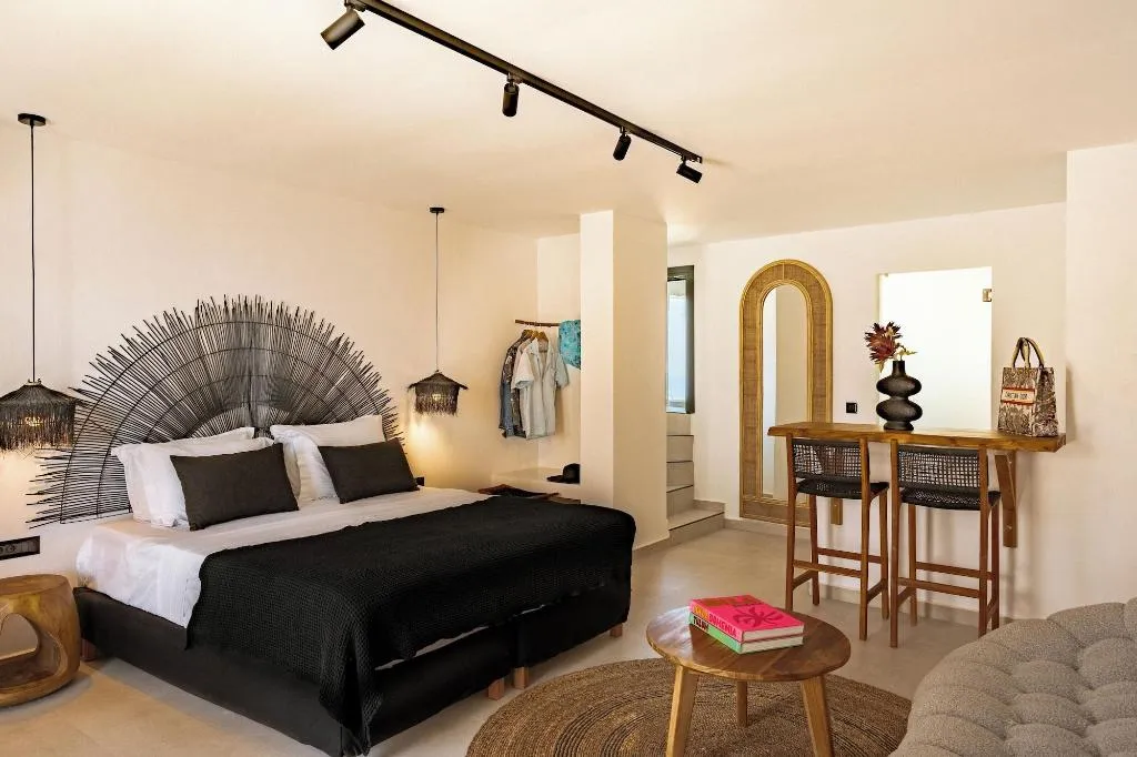 Room, Gazelle Living, Santorini