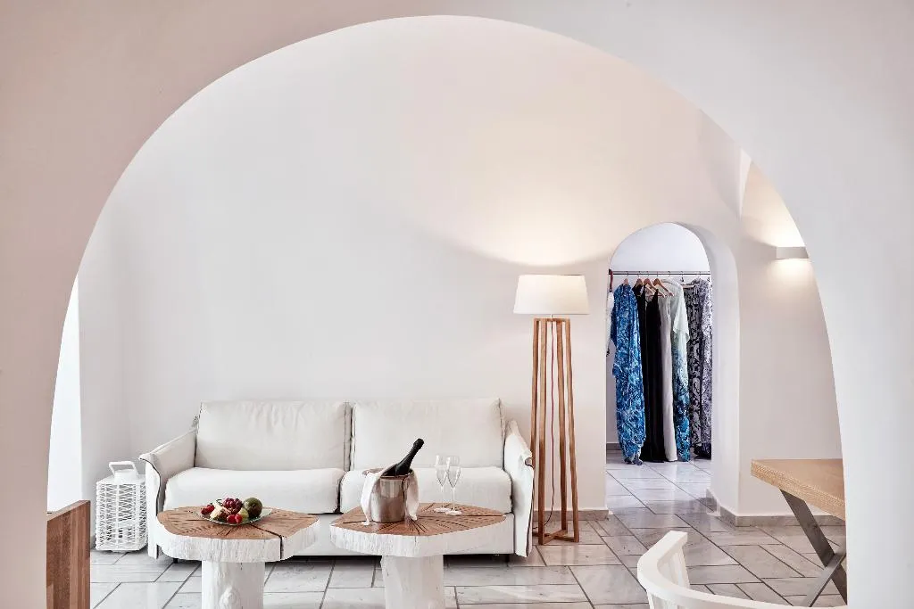 SUITE WITH PRIVATE POOL Room, Charisma Suites, Santorini