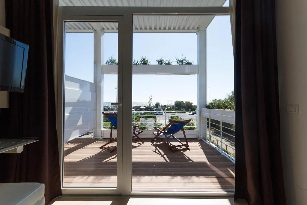 TRIPLE SEA VIEW Room, La Conchiglia, Rome
