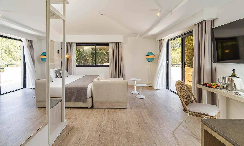 JUNIOR SUITE STANDARD Room, Grand Palladium Sicilia Resort & Spa, Palermo