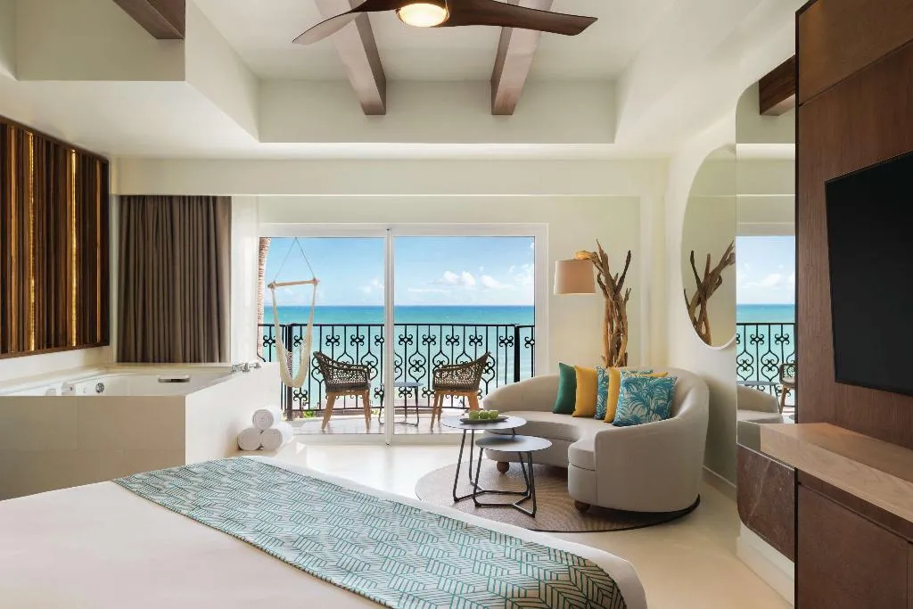 JUNIOR SUITE OCEAN FRONT KING BED Room, Hyatt Vivid Playa Del Carmen - Adults Only, Playa Del Carmen