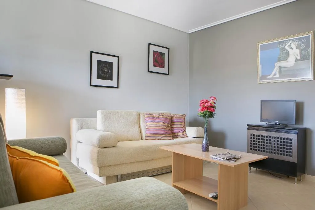APARTMENT CAPACITY 6 Room, Evi's Garden, Kefallinia
