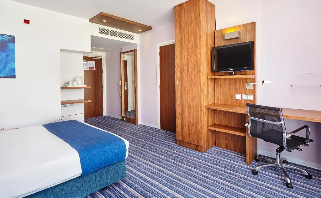 DOUBLE WITH DOUBLE BED Room, Holiday Inn Express Lisbon Airport, Lisbon