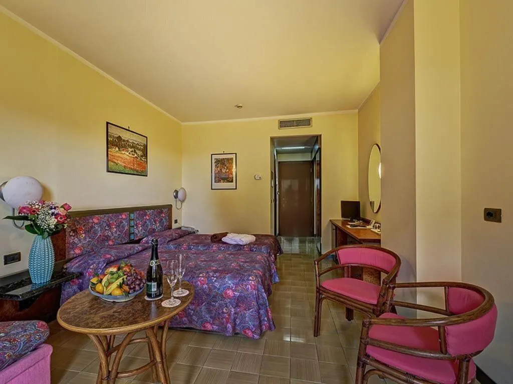TRIPLE ECONOMY Room, Caesar Palace, Catania