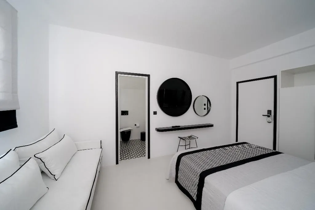 Double or Twin STANDARD Room, Divelia, Santorini