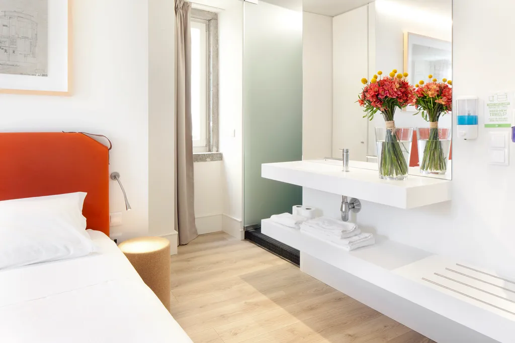 STUDIO STANDARD Room, Lisbon Serviced Apartments - Ascensor da Bica, Lisbon