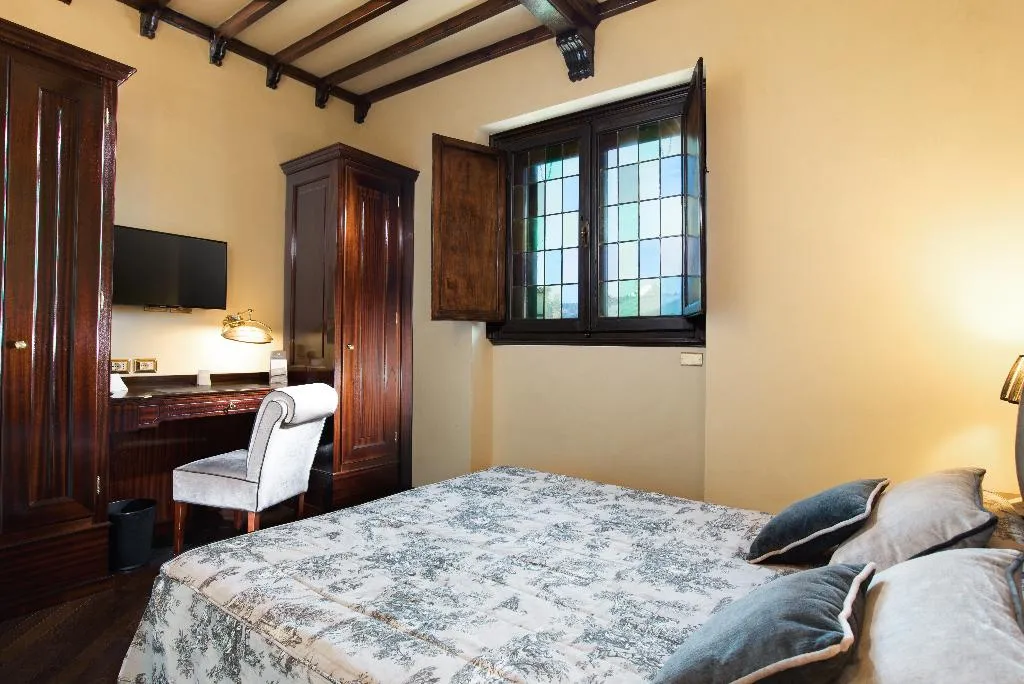 DOUBLE BASIC Room, Grand Hotel Baglioni, Florence