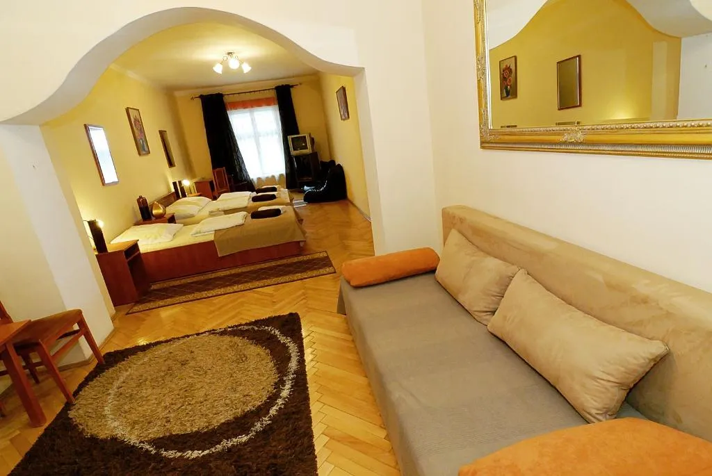 STUDIO CAPACITY 3 Room, P&J Tourist Apartments, Krakow