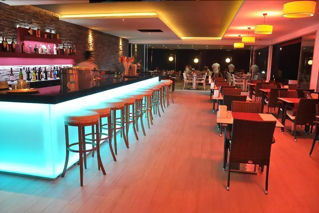 Bar, Kleopatra Delfino, Antalya