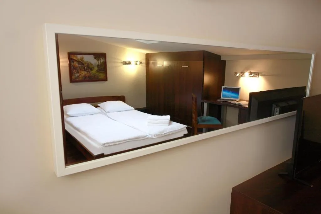 Room, Dom Turysty - Pokoje Goscinne, Krakow