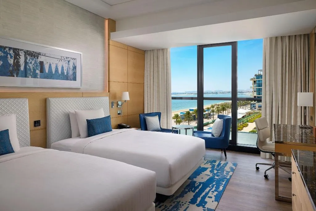 QUADRUPLE GRAND DELUXE Room, Marriott Resort Palm Jumeirah Dubai, Dubai