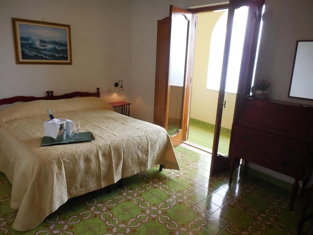 Room, Open Gate, Naples