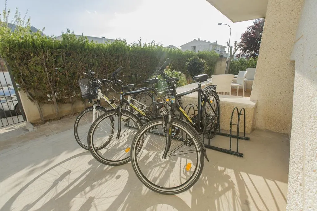 Sports and Entertainment, Apartamentos Massol, Majorca